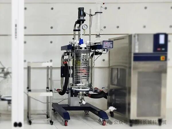 玻璃反應(yīng)釜內(nèi)冷盤(pán)管加持——直面快速放熱不慌，鎖定溫度穩(wěn)定護(hù)航